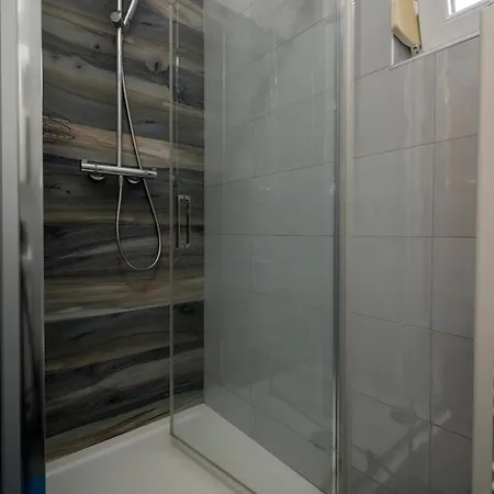 House With A Parking Space - 11744