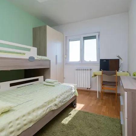 House With A Parking Space - 11744 ザダル
